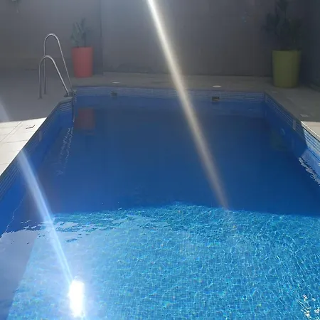 Inviting In With Shared Pool Lägenhet *