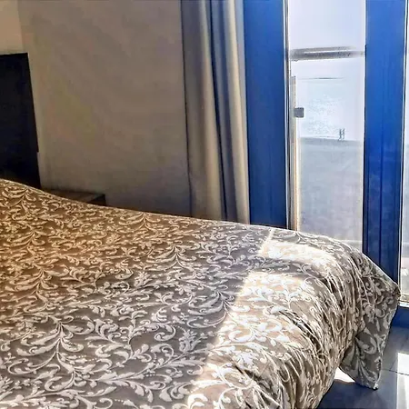Apartment Inviting In With Shared Pool *