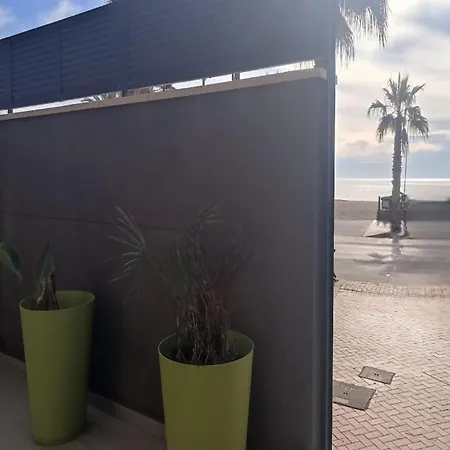 Apartment Inviting In With Shared Pool *